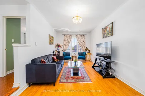 8 Townwood Dr, Richmond Hill, ON L4E 4Y3