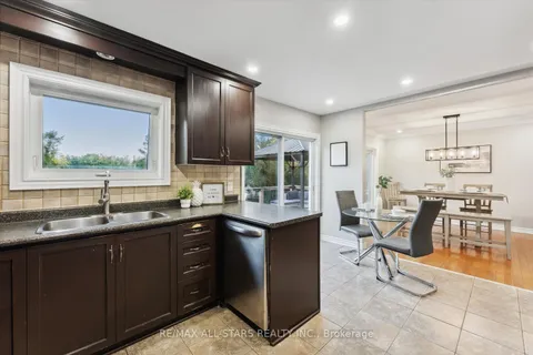 100 Pine Post Rd, Georgina, ON L4P 3C8