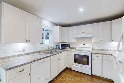 26 Tecumseth Pines Drive, New Tecumseth, ON L0G 1W0