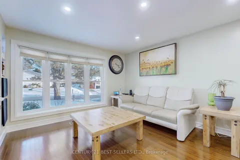 26 Tecumseth Pines Drive, New Tecumseth, ON L0G 1W0
