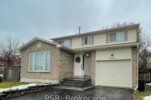 935 Birchwood Drive, Newmarket, ON L3Y 6G9