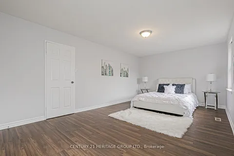 694 Beman Drive, Newmarket, ON L3Y 4Z2