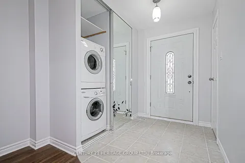 694 Beman Drive, Newmarket, ON L3Y 4Z2