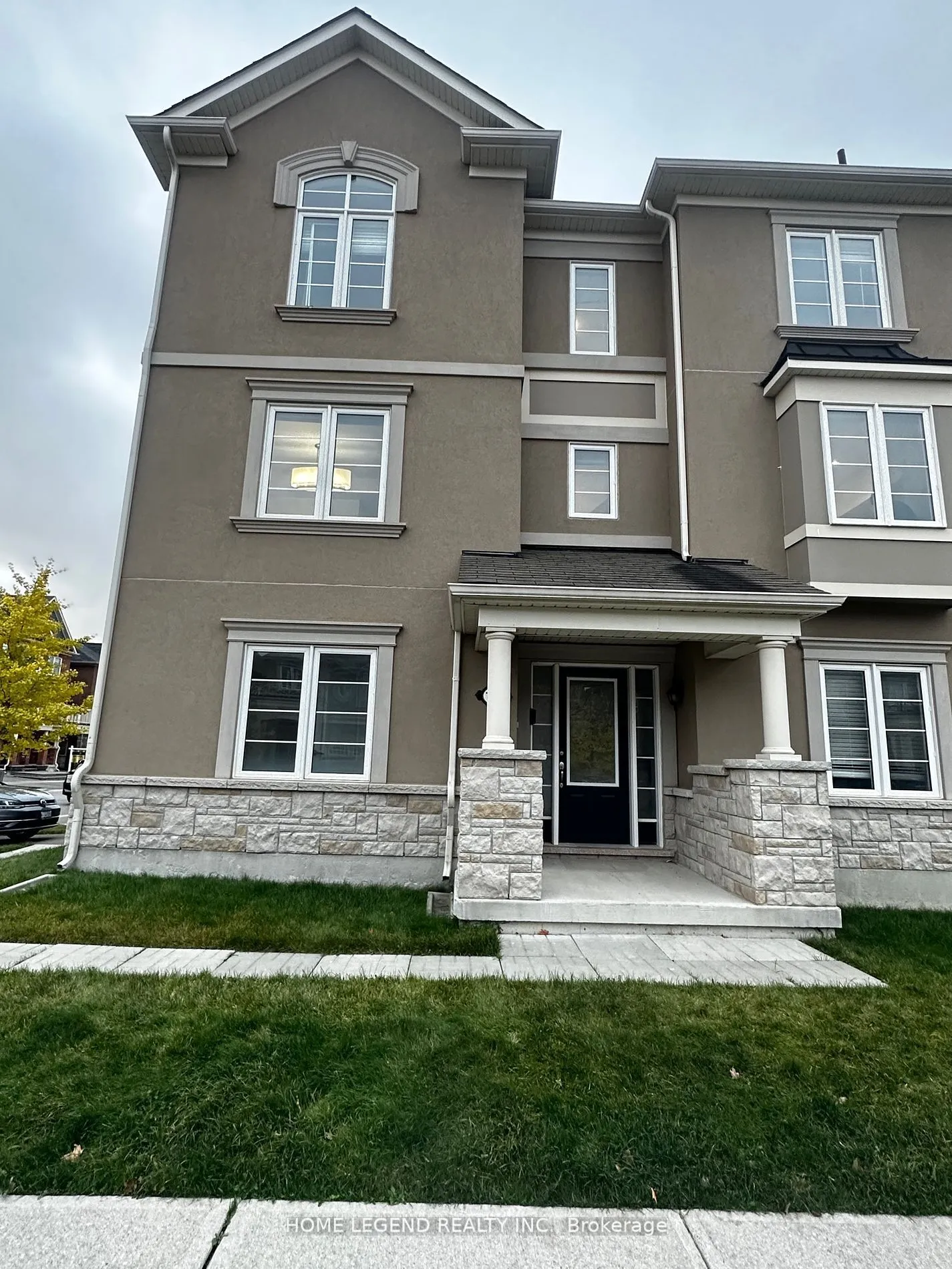 Att/Row/Townhouse living room at 180 Thomas Phillips Drive Aurora