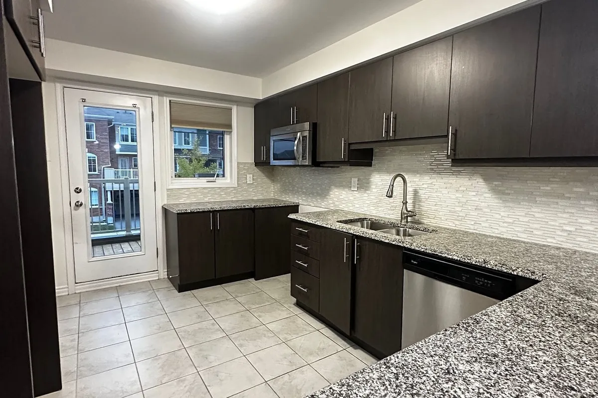 180 Thomas Phillips Drive, ON L4G 0Y2