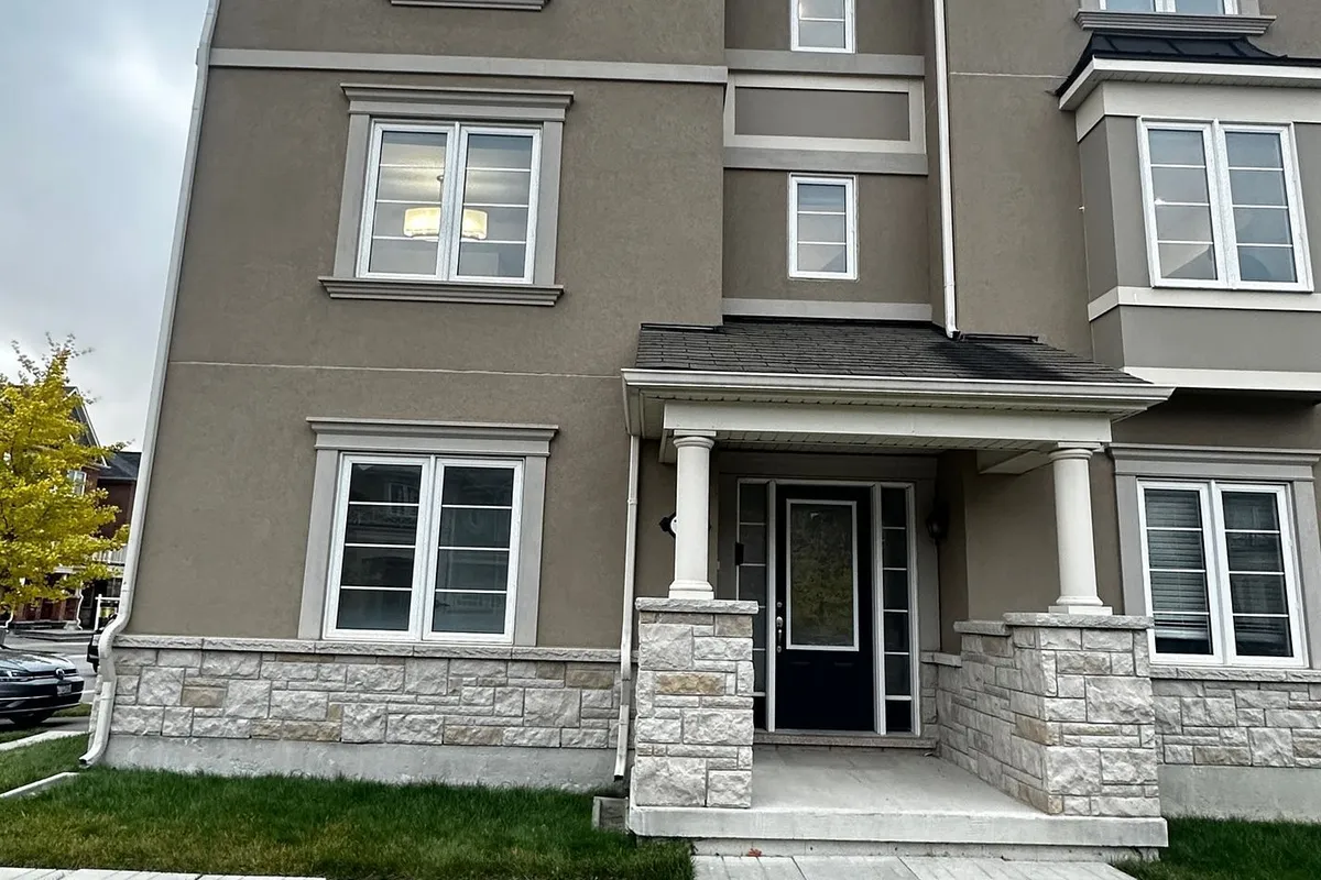 180 Thomas Phillips Drive, ON L4G 0Y2