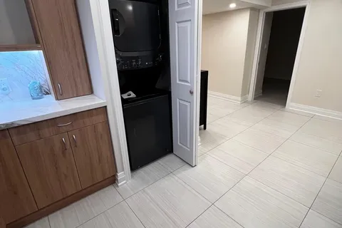 100 Larratt Lane, Richmond Hill, ON L4C 0E3