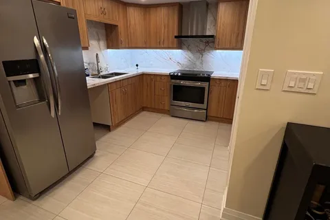 100 Larratt Lane, Richmond Hill, ON L4C 0E3