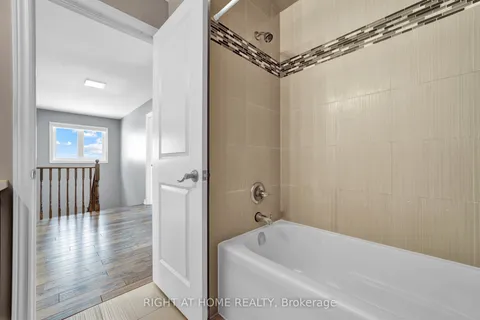 40 Ridge Gate Crescent, East Gwillimbury, ON L0G 1M0
