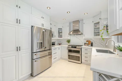 53 Crown Cres, Vaughan, ON L4H 1S7