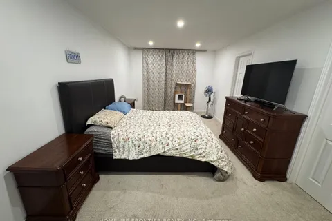 14 Barr Crescent, Aurora, ON L4G 0B8