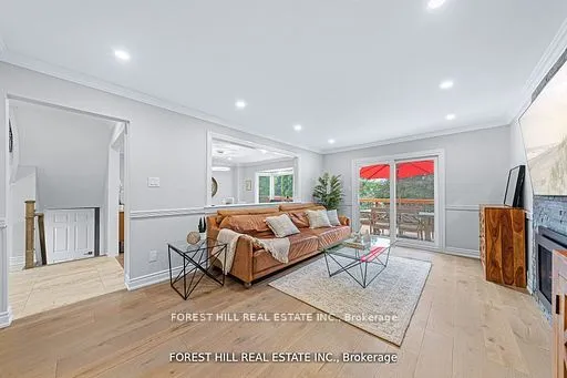 28 Beatty Crescent, Aurora, ON L4G 5V1