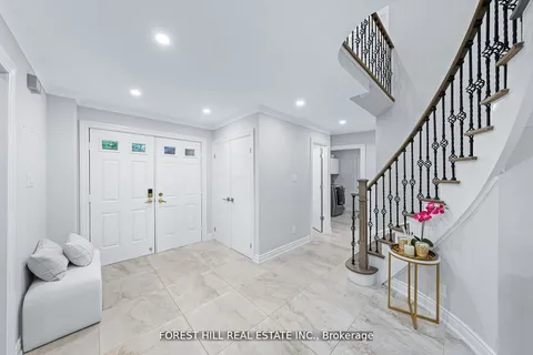 28 Beatty Crescent, Aurora, ON L4G 5V1