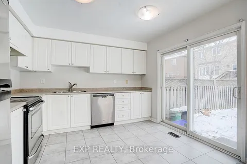 166 Gail Parks Cres, Newmarket, ON L3X 3C1