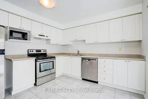 166 Gail Parks Cres, Newmarket, ON L3X 3C1