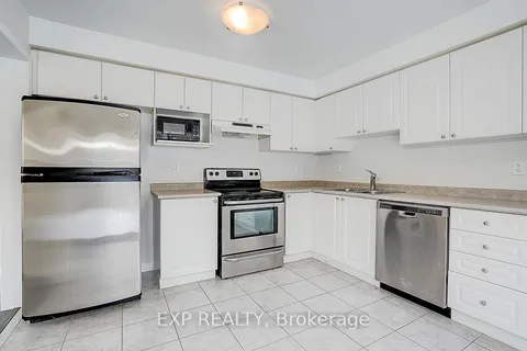 166 Gail Parks Cres, Newmarket, ON L3X 3C1