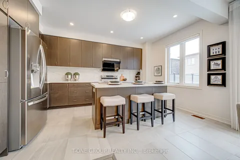 47 Willow St, Markham, ON L6E 0G4