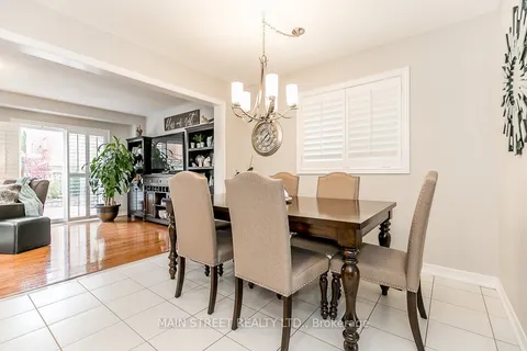 835 Sisler Ave, Newmarket, ON L3X 2T9