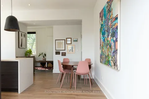 733 Arthur St, Newmarket, ON L3Y 1S4