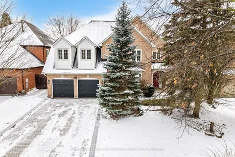 910 Norsan Crt, Newmarket, ON L3X 1L1