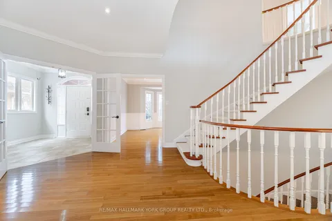 910 Norsan Crt, Newmarket, ON L3X 1L1