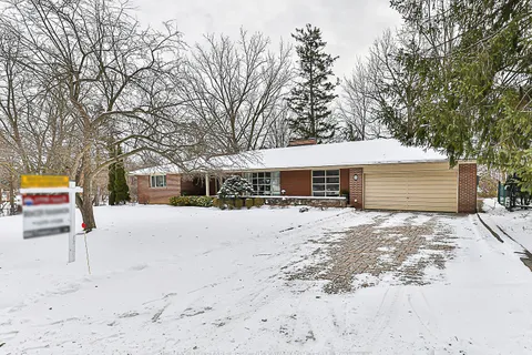 2 Savannah Cres, Markham, ON L3P 2V1
