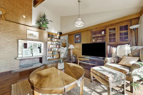 2 Savannah Cres, Markham, ON L3P 2V1