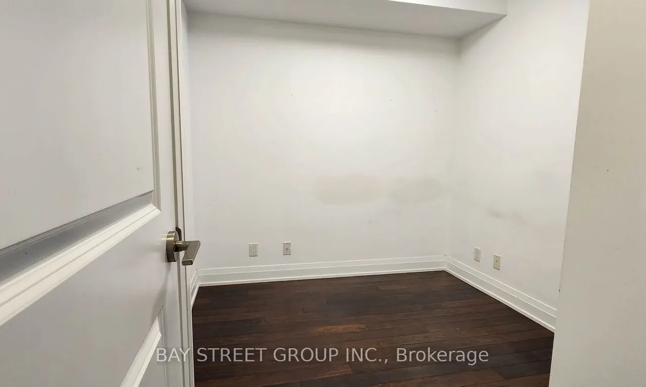 Condo Apt kitchen at 372 Highway 7 Rd Richmond Hill