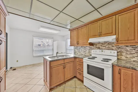 35 Buchanan Cres, Aurora, ON L4G 5K4