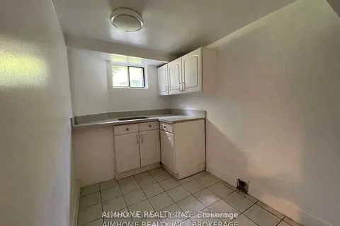 75 Harding Blvd, Richmond Hill, ON L4C 1S7