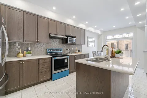 209 Kincardine St, Vaughan, ON L4H 3N5