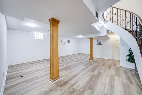 124 Carrington Drive, Richmond Hill, ON L4C 7Y9