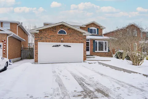 124 Carrington Drive, Richmond Hill, ON L4C 7Y9