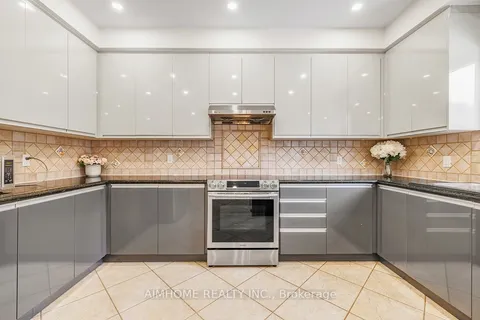 81 Somerset Cres, Richmond Hill, ON L4C 8P1