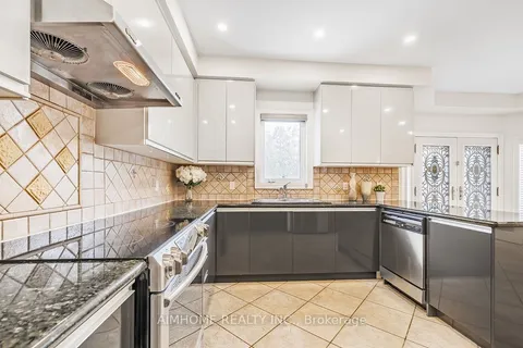 81 Somerset Cres, Richmond Hill, ON L4C 8P1
