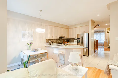 18 Stookes Crescent, Richmond Hill, ON L4E 0J4