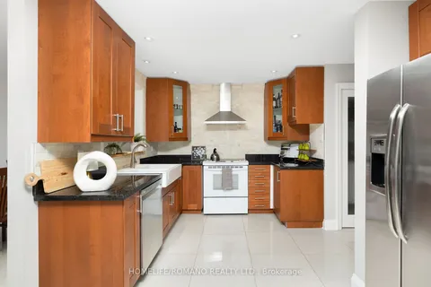 36 Brougham Dr, Vaughan, ON L4L 3E1