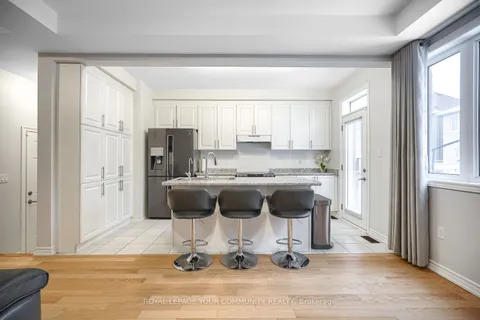 143 Jim Mortson Dr, East Gwillimbury, ON L9N 0Y9