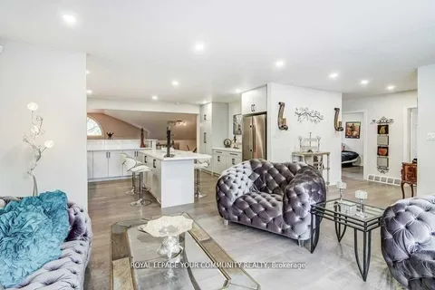 768 Grace St, Newmarket, ON L3Y 2L3