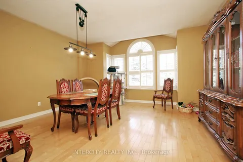 36 Woodland Trail Crt, Vaughan, ON L4L 9H9