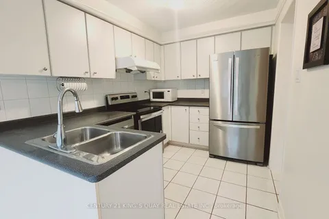 22 Elmpark Crt, Richmond Hill, ON L4C 9T8