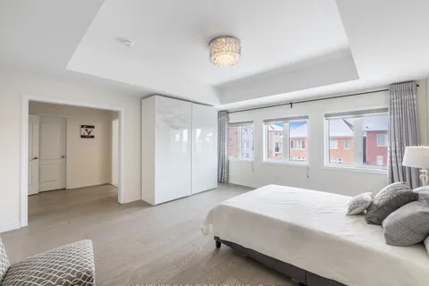 4 Goldeneye Dr, East Gwillimbury, ON L9N 0S6