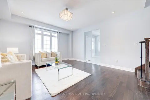 1 Kester Crt, East Gwillimbury, ON L9N 0P3