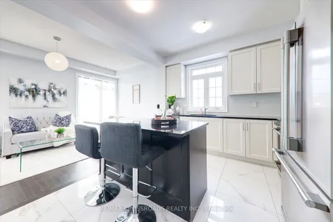 1 Kester Crt, East Gwillimbury, ON L9N 0P3