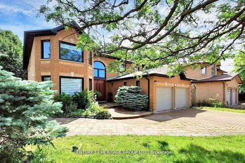 1 Creekview Avenue, Richmond Hill, ON L4C 9X1