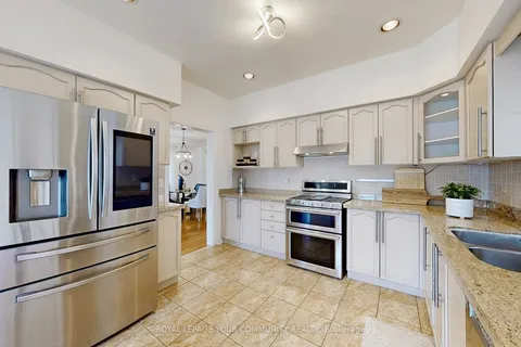 6 Pepperberry Rd, Vaughan, ON L4J 8W9