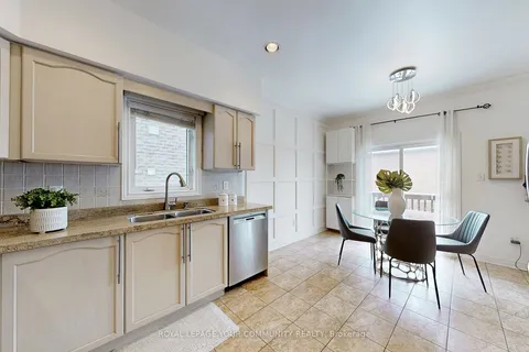 6 Pepperberry Rd, Vaughan, ON L4J 8W9