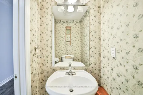 205 Parkway Ave, Georgina, ON L4P 4E1