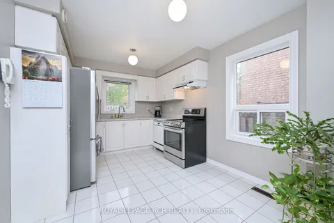 507 Blackstock Rd, Newmarket, ON L3Y 8H8