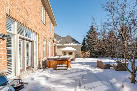 101 COUNTRY CLUB Drive, King, ON L7B 1M4